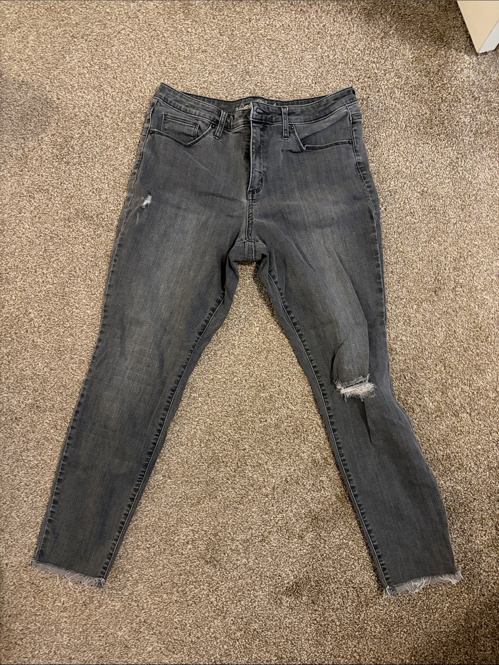 Universal Threads Dark Gray Distressed Women's Jeans